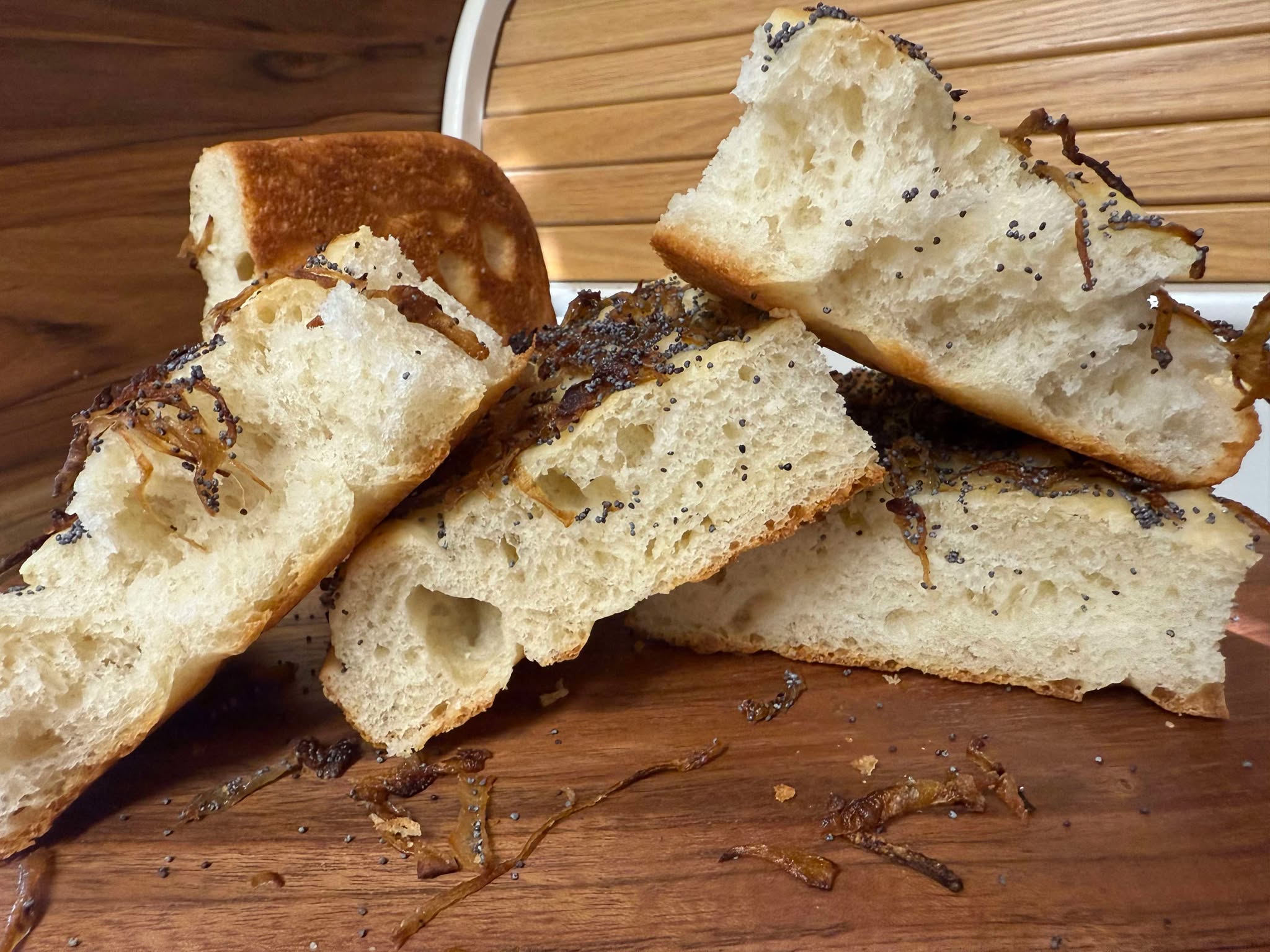 🧅🥖 Onion and Poppy Seed Pletzel – Crispy, Savory, and Easy to Bake!